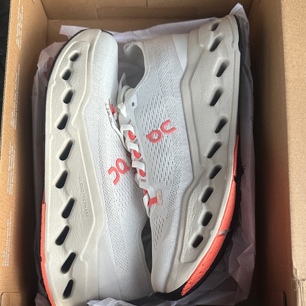 On Running Women’s Cloudsurfer Max
